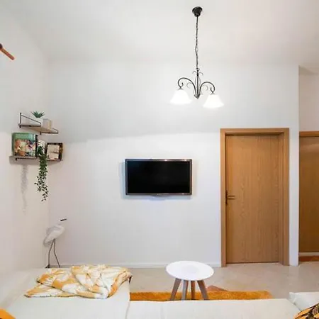 Villa Matea With Pool In Beautiful Nature Polaca